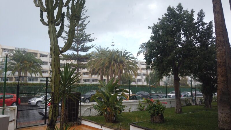 Sadepäivä Playa del Inglesissä