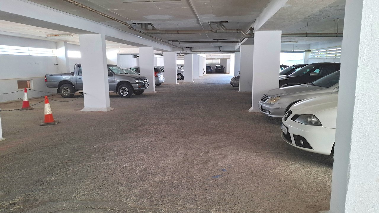 Hotellin autotalli