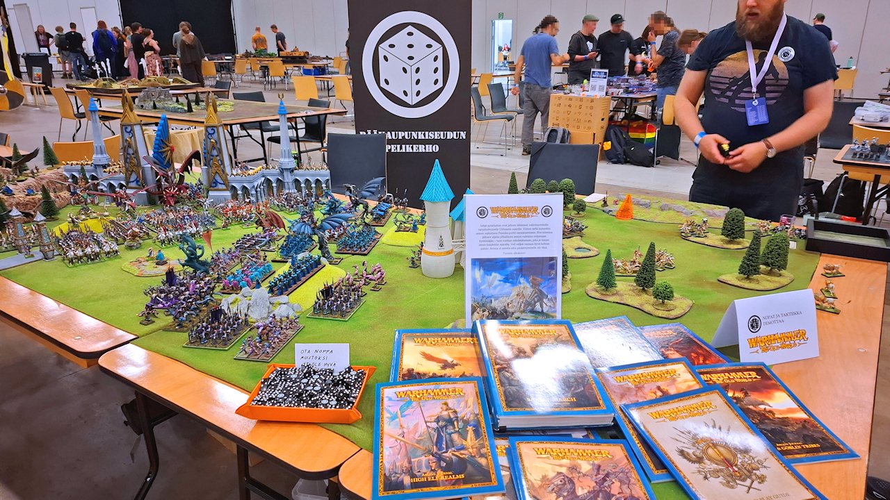 Warhammer miniatyyrejä Ropecon 2026 -tapahtumassa