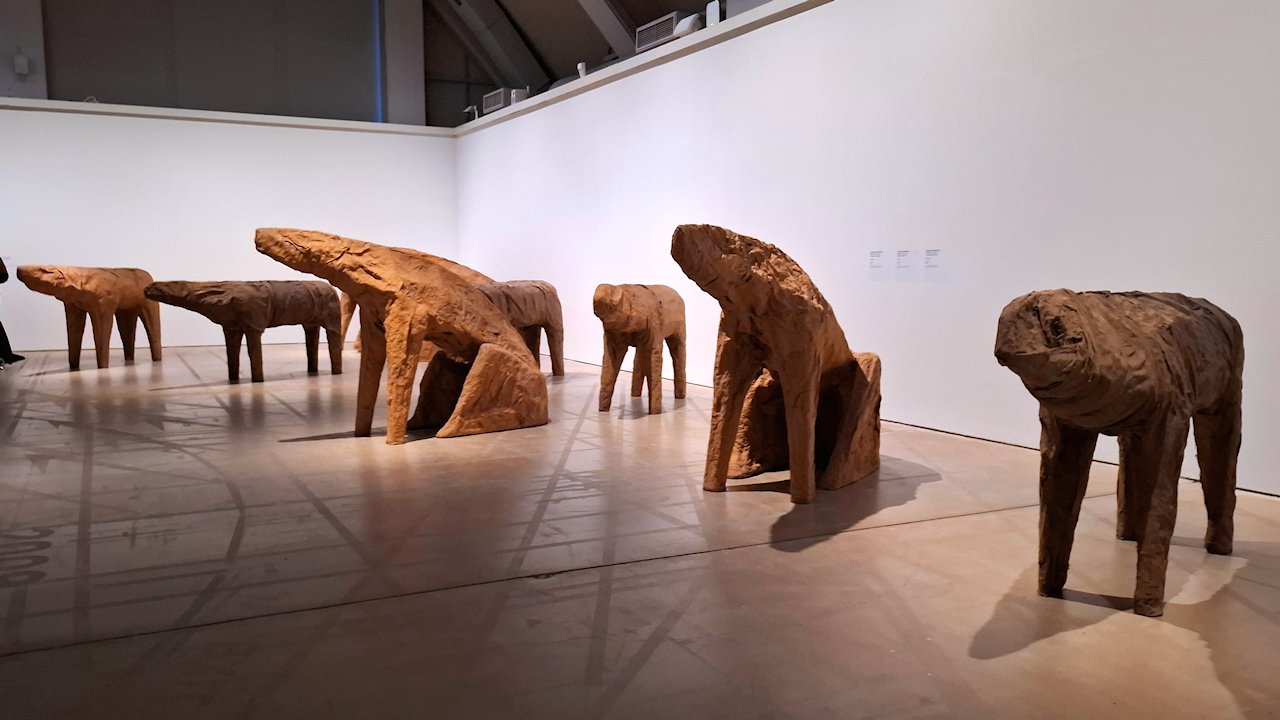 Juuttitaidetta Magdalena Abakanowiczilta