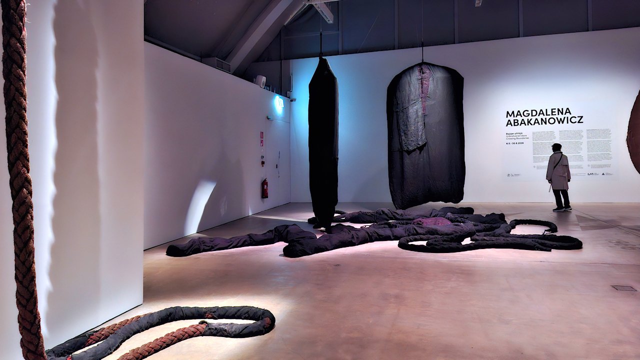 HAM-museo Magdalena Abakanowiczin teoksia