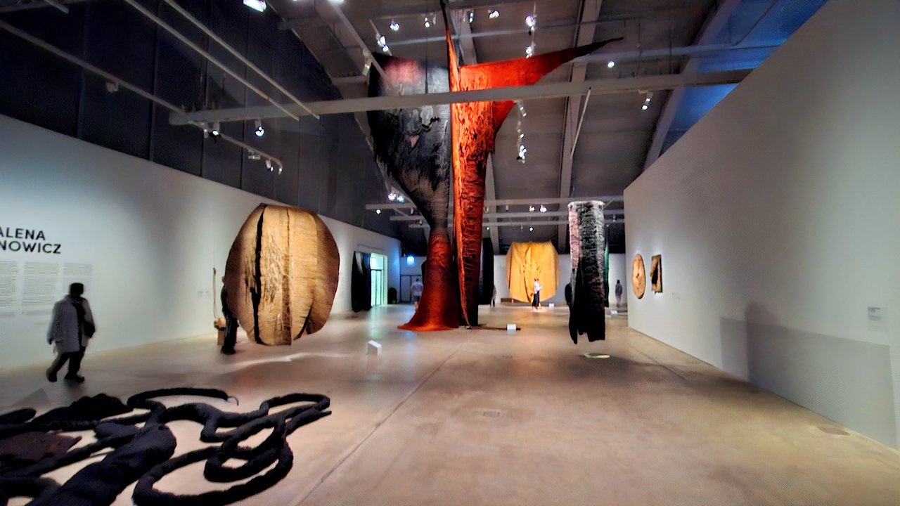 HAM-museo Magdalena Abakanowiczin teoksia