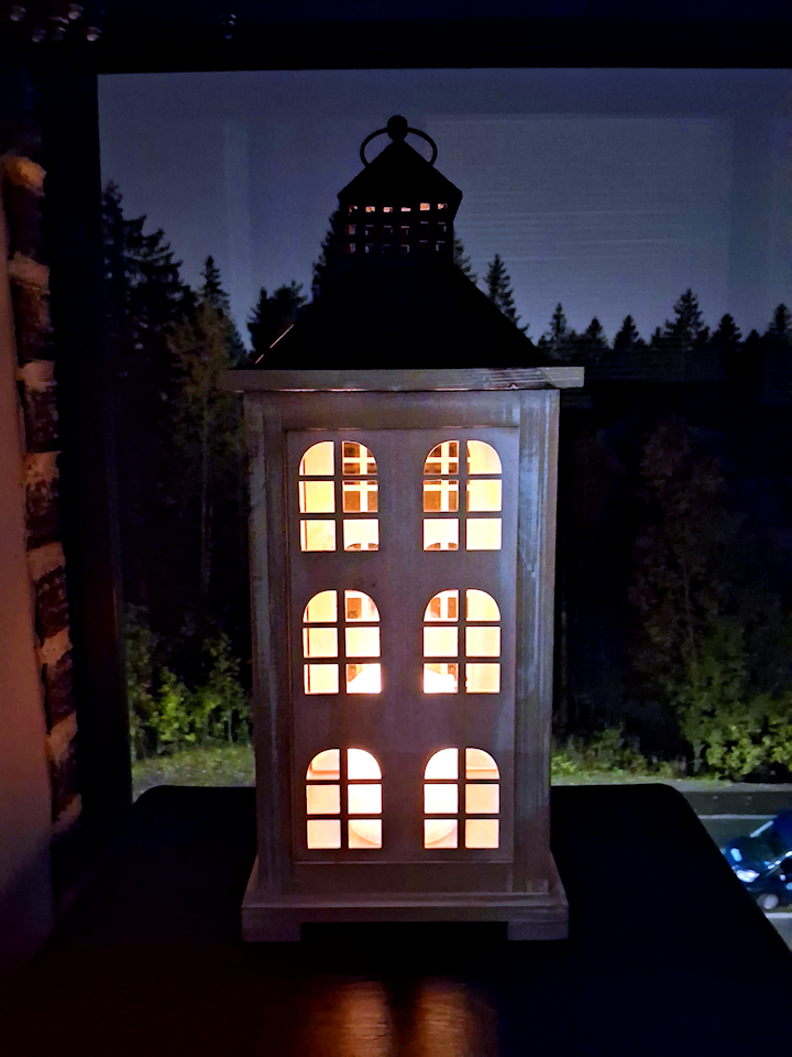 Asunnottomien tueksi sytytetty kynttilä