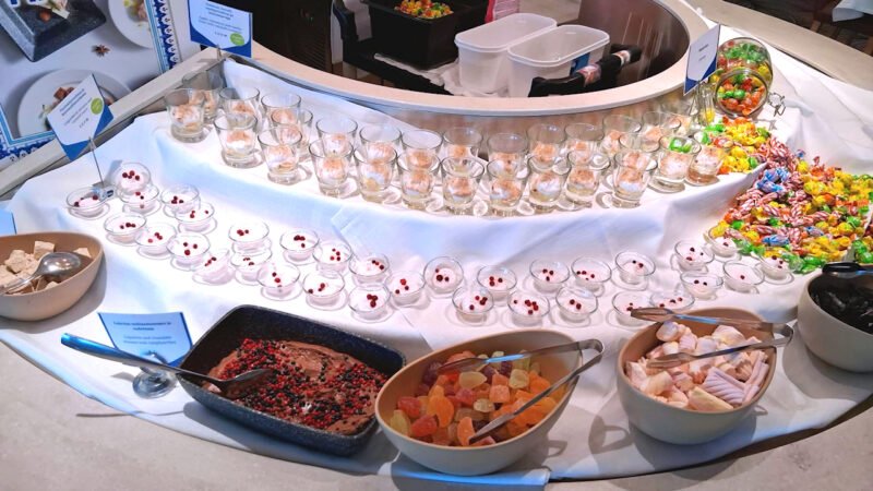 M/S Finlandialla lounasristeilyllä