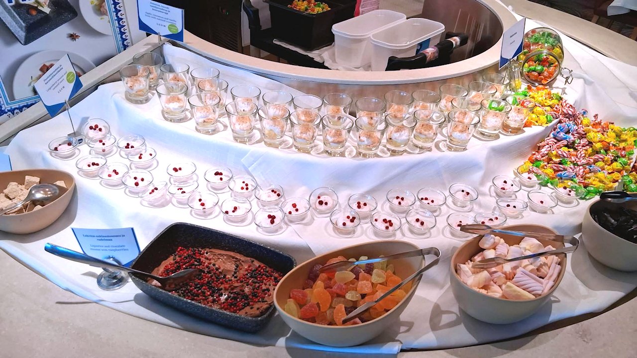 M/S Finlandialla lounasristeilyllä