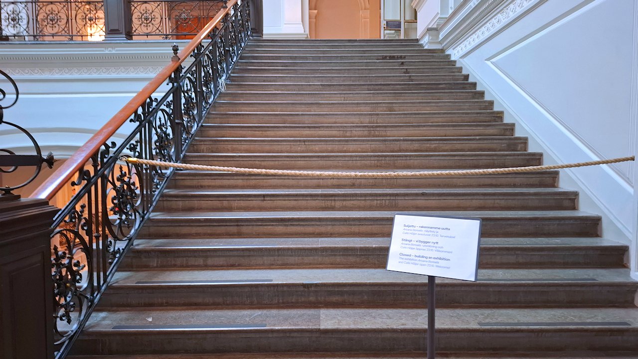 Ateneum portaat kolmanteen kerrokseen